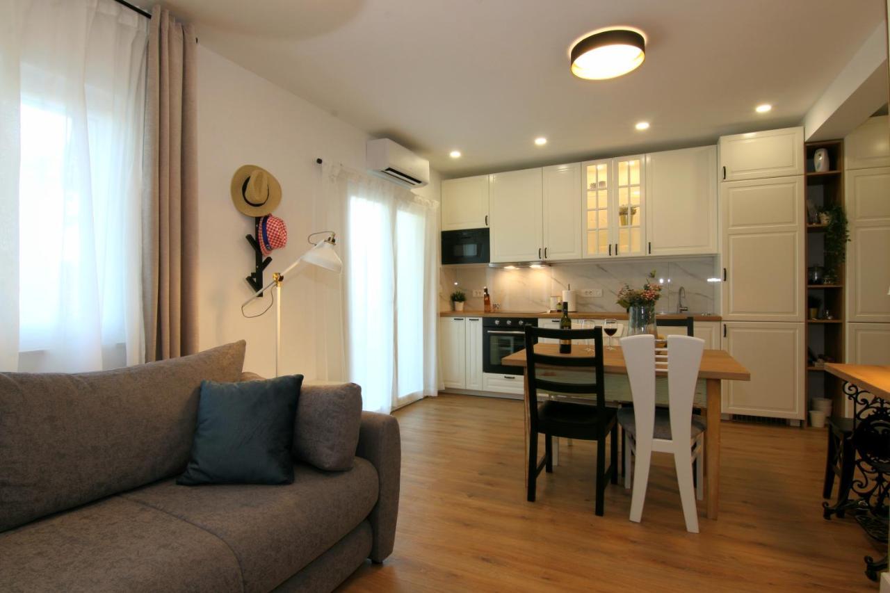 Apartments Tona Жаборич Екстериор снимка