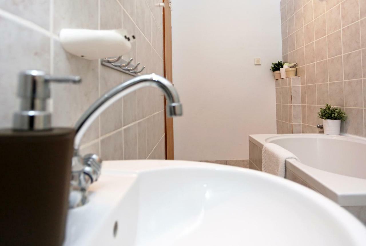 Apartments Tona Жаборич Екстериор снимка