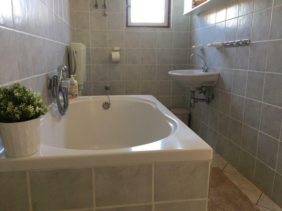 Apartments Tona Жаборич Екстериор снимка